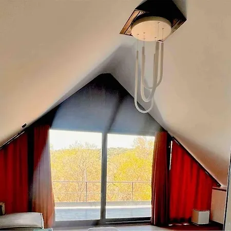 Lionyx Home&suites Rooftop 3*